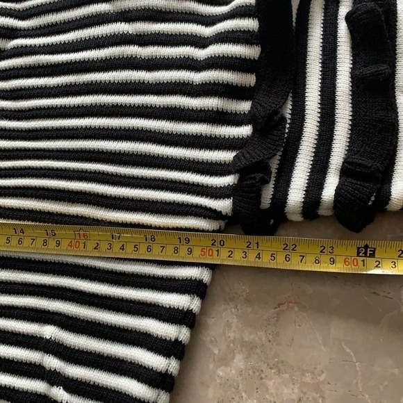 Cotton Emporium ruffle striped || cropped sweater black white size Large boho - Picture 9 of 12